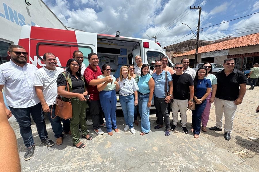Barreirinhas recebe ambulância nova do Governo do Estado